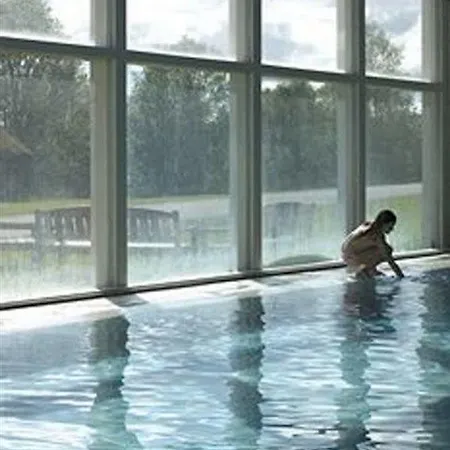 - Bad & Velvaere Hotel